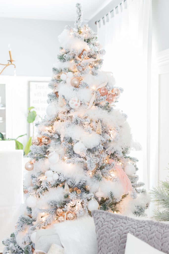 30 Beautiful Christmas Tree Garland Decoration Ideas - Christmas