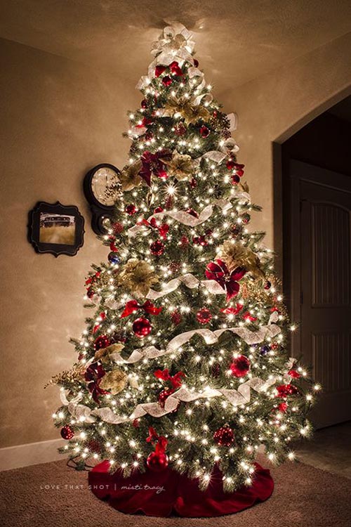 red and white christmas tree lights