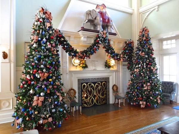 2012 Holiday Decorations - Boardwalk Inn - Walt Disney World - 07