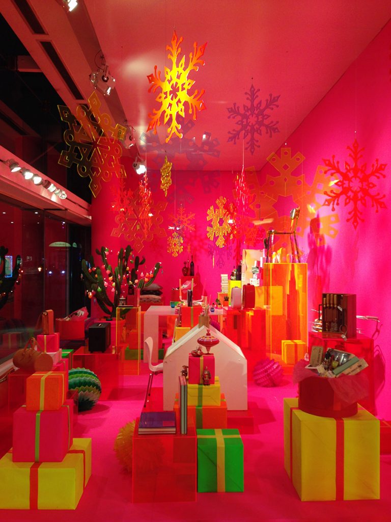 27 Unique Christmas Decoration Ideas For Stores