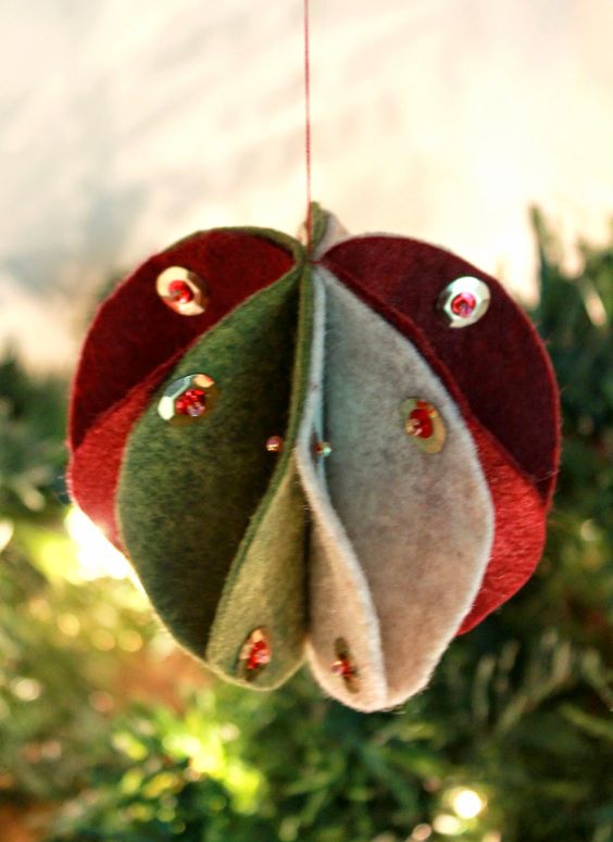 CHRISTMAS FELT DECORATION 