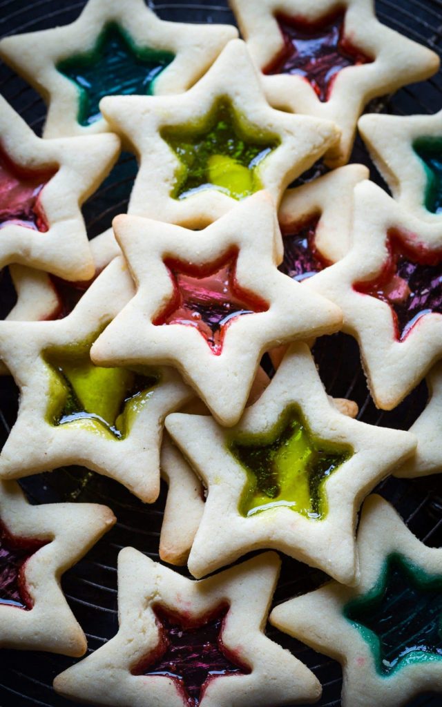 STAINED GLASS CHRISTMAS COOKIES: